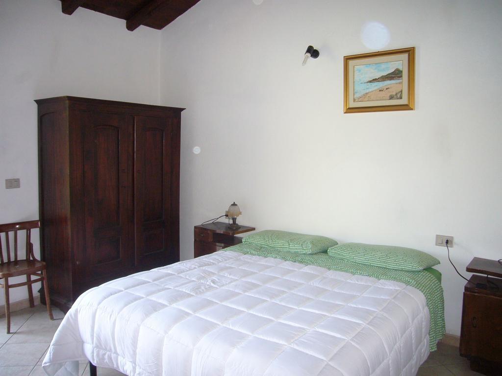 Su Trabi B&B Fluminimaggiore Szoba fotó