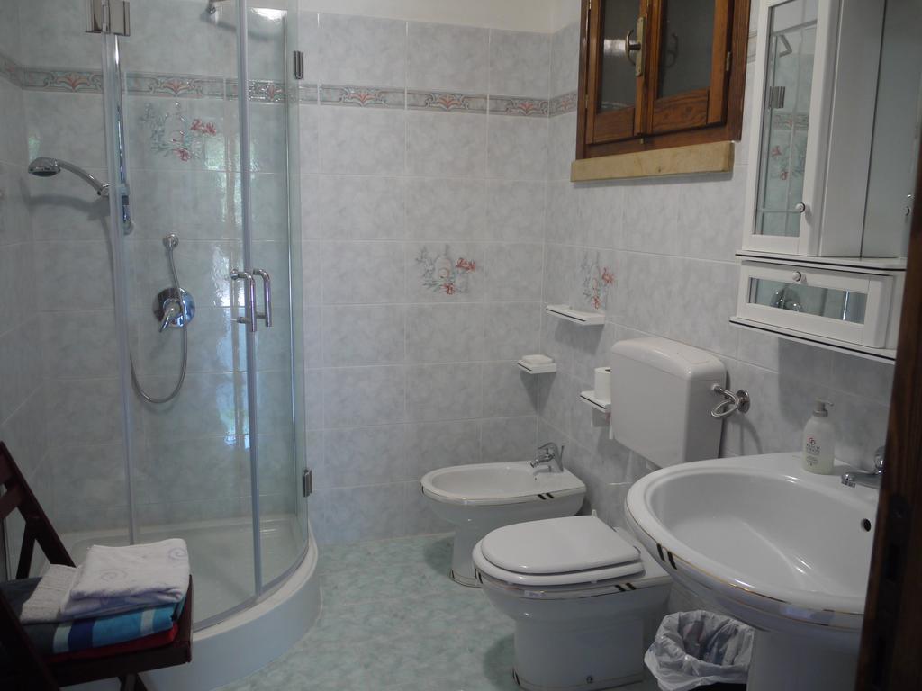 Su Trabi B&B Fluminimaggiore Szoba fotó