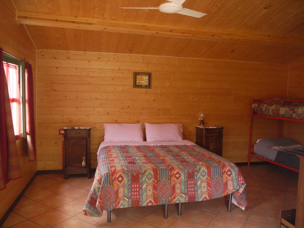 Su Trabi B&B Fluminimaggiore Szoba fotó