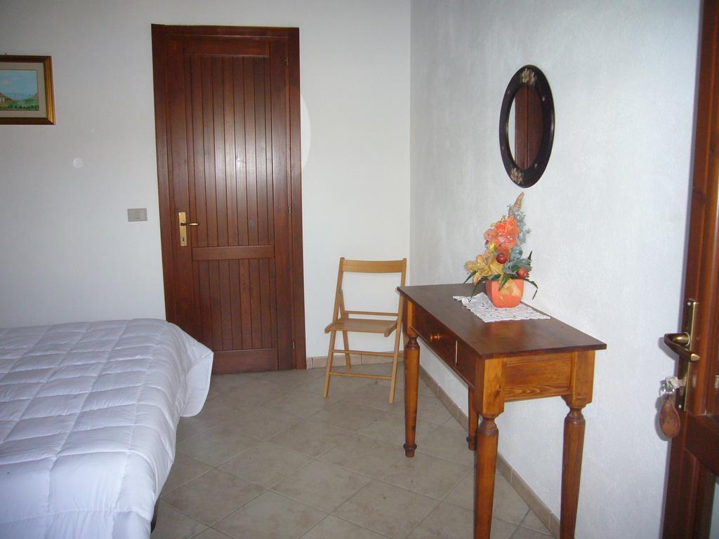 Su Trabi B&B Fluminimaggiore Szoba fotó